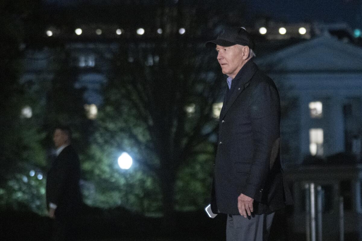 El presidente Joe Biden arriba a la Casa Blanca luego de un viaje de campaña a Michigan