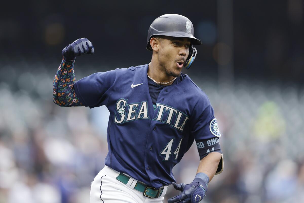 Kyle Lewis trade: Mariners send former Rookie of the Year to