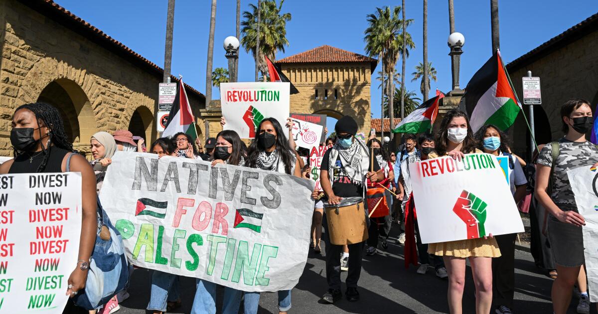 Hunderte pro-palästinensische Studenten verlassen aus Protest die Abschlussfeier der Stanford University