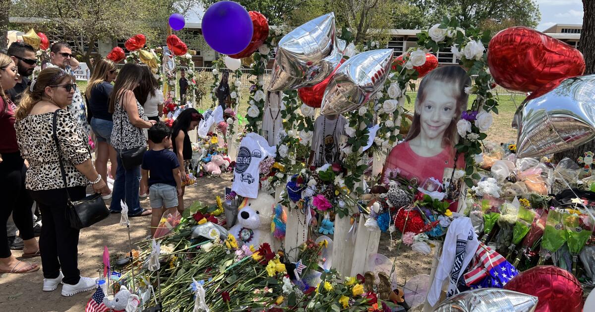 Abcarian: The pathetic lessons of the Uvalde school shooting in Texas Abcarian: The pathetic lessons of the Uvalde school shooting in Texas