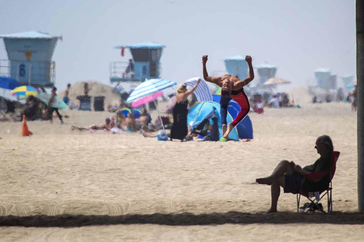 Beach-goer does flips across the beach