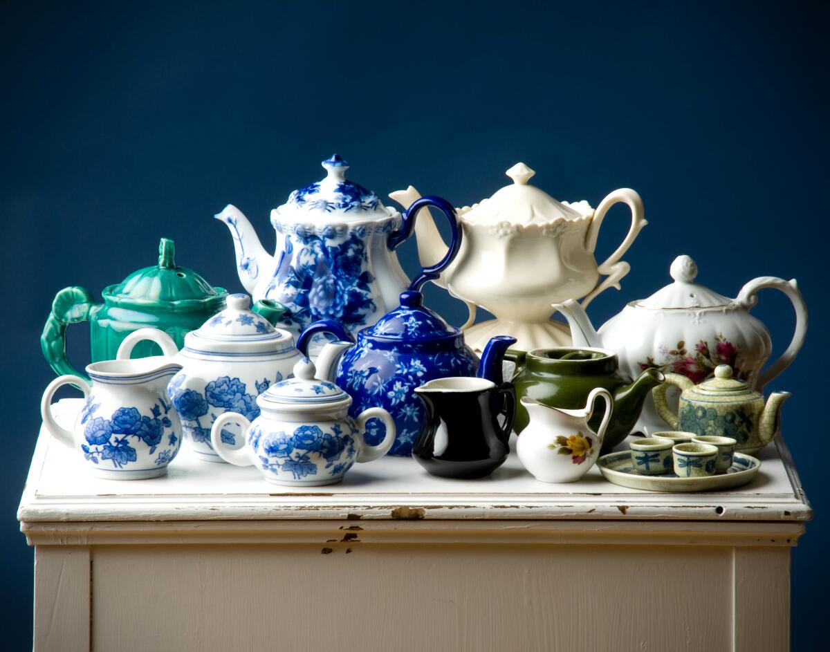 A collection of teapots sits on a table.