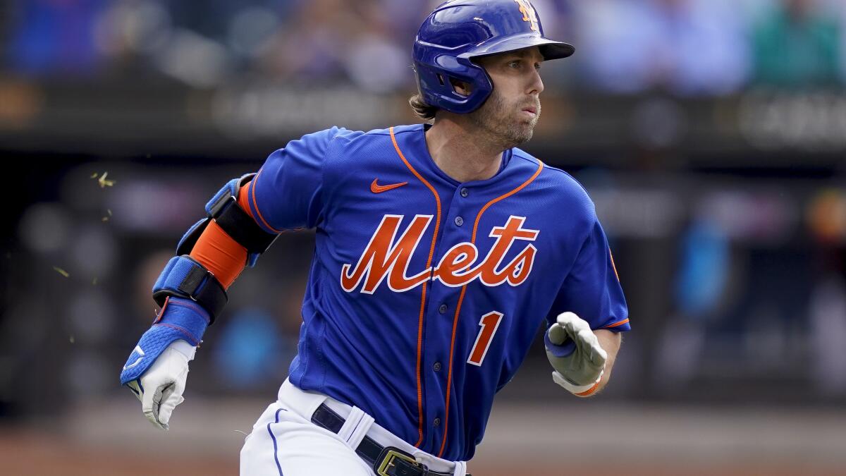 Jeff McNeil's quest to win batting title could be interrupted due to  hamstring injury