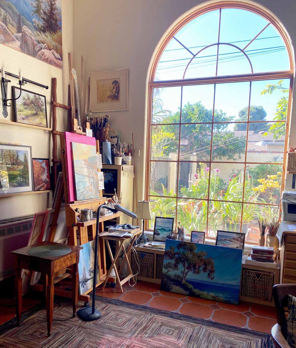 With views inside and out, Dot Renshaw’s art studio in Pacific Beach soars 20 feet in height.
