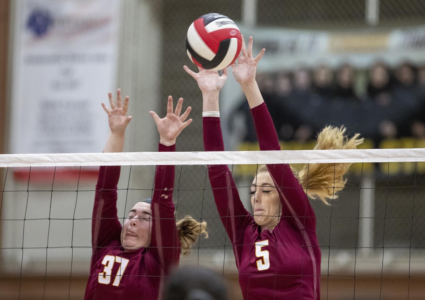 Photo Gallery: Ocean View vs. Chatsworth in girls’ volleyball
