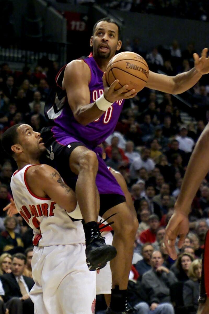 A Dell Crests, da Toronto Rators, no topo do caminho 'Blal Blazers' Damwer Stodamare, quando ele é levado para pular.