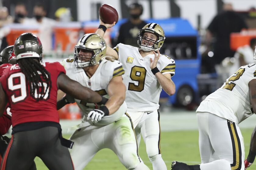 New Orleans Saints quarterback Drew Brees (9) throws a pass against the Tampa Bay Buccaneers.
