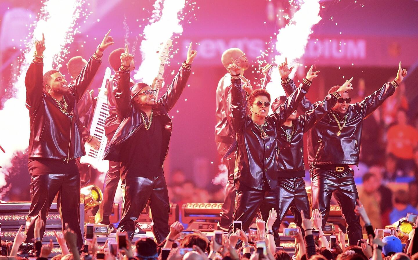 Bruno Mars performs during the halftime show of the NFL's Super Bowl 50 between the AFC Champion Denver Broncos and the NFC Champion Carolina Panthers Sunday. EFE/EPA/LARRY W. SMITH