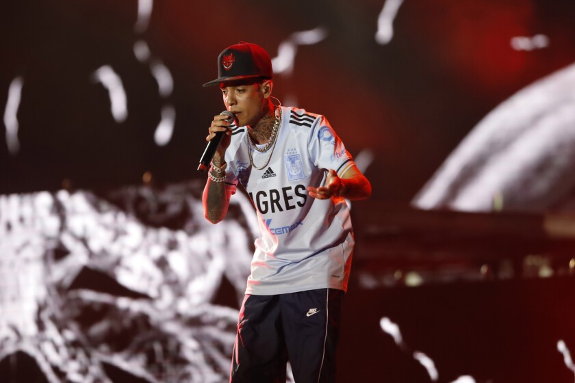 rapero en el escenario