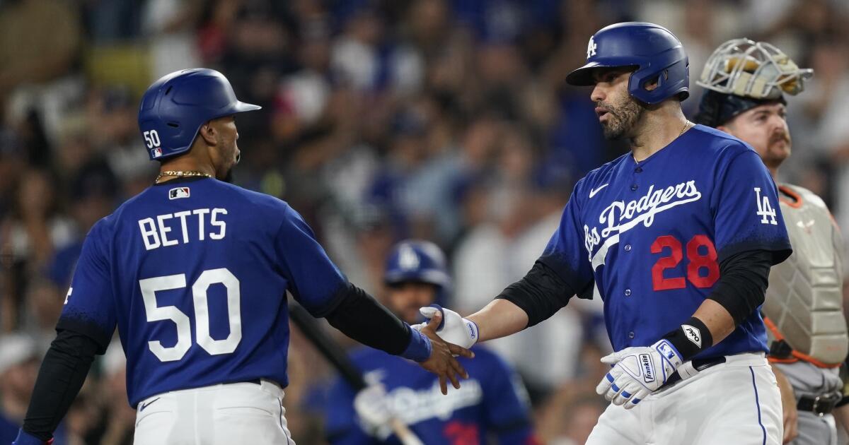 J.D. Martinez hits two home runs in Dodgers’ win over Tigers