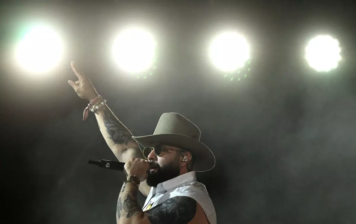 El artista musical mexicano Carin León se presenta en el Festival de Música Country Stagecoach 