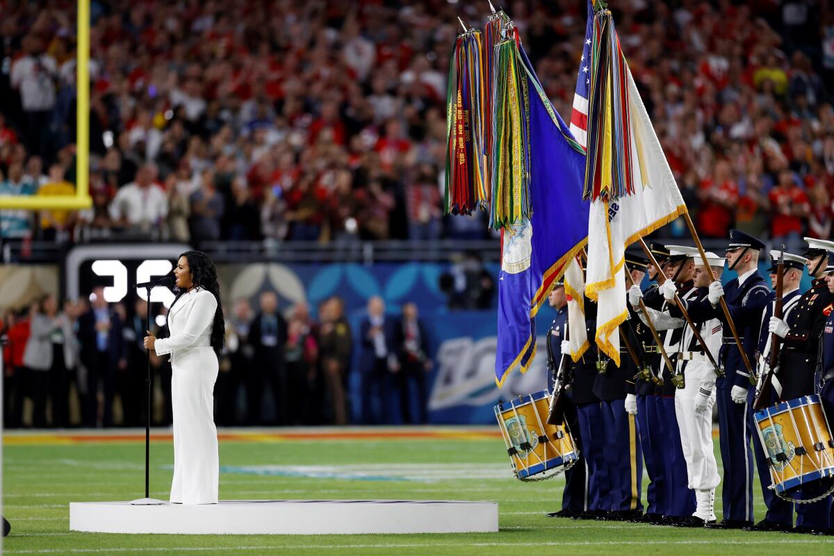 Miami Gardens (United States), 02/02/2020.- US singer Demi Lovato performs the National Anthem before the AFC Champion Kansas City Chiefs play the NFC Champion San Francisco 49ers in the National Football League's Super Bowl LIV at Hard Rock Stadium in Miami Gardens, Florida, USA, 02 February 2020. (Estados Unidos) EFE/EPA/JOHN G. MABANGLO