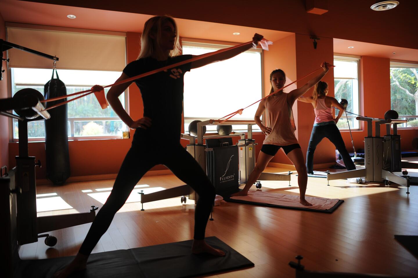 Fluidity barre classes are a breeze — for 10 seconds - Los Angeles  Times