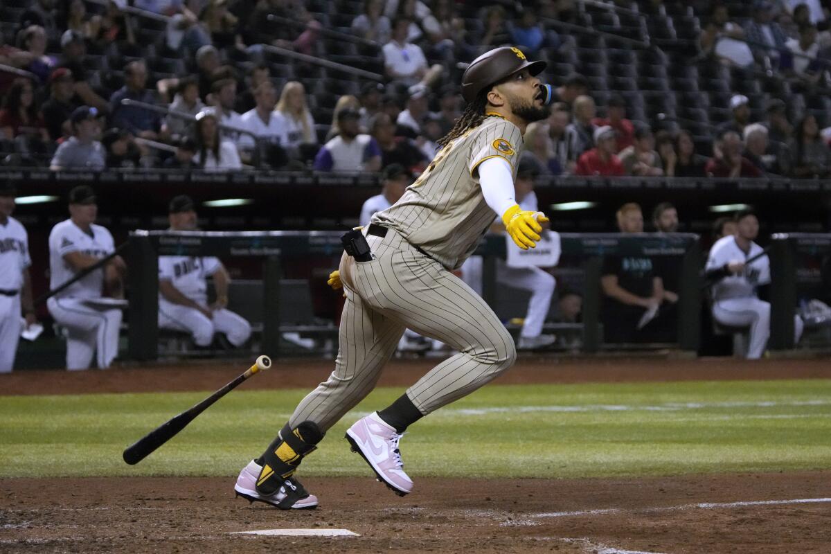 D-backs put together late rallies to earn series win over Padres