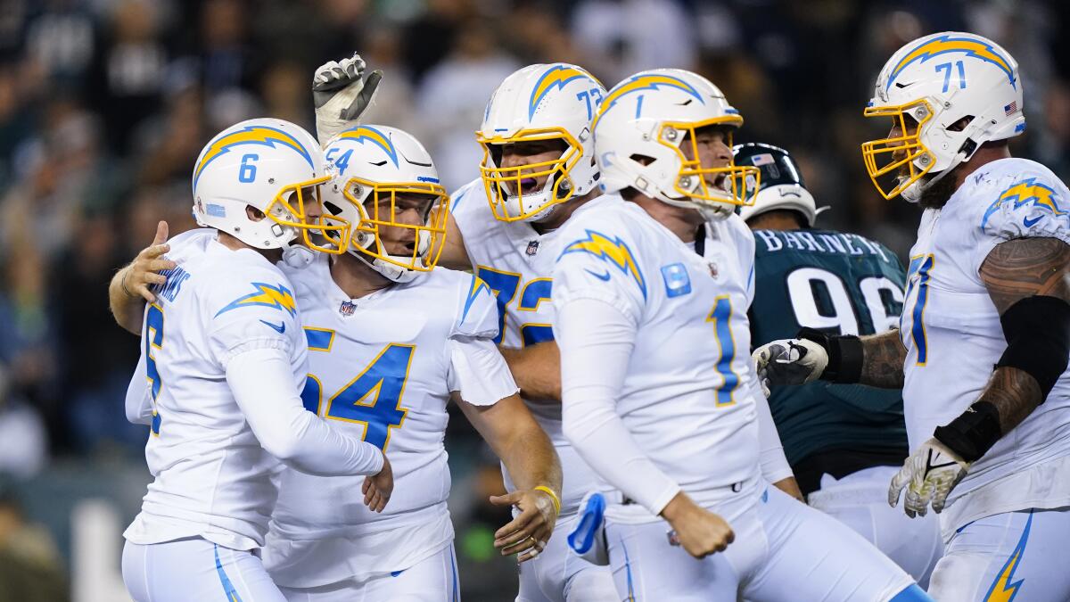 Chargers have drive to beat Eagles on final possession, 27-24 - Los Angeles  Times