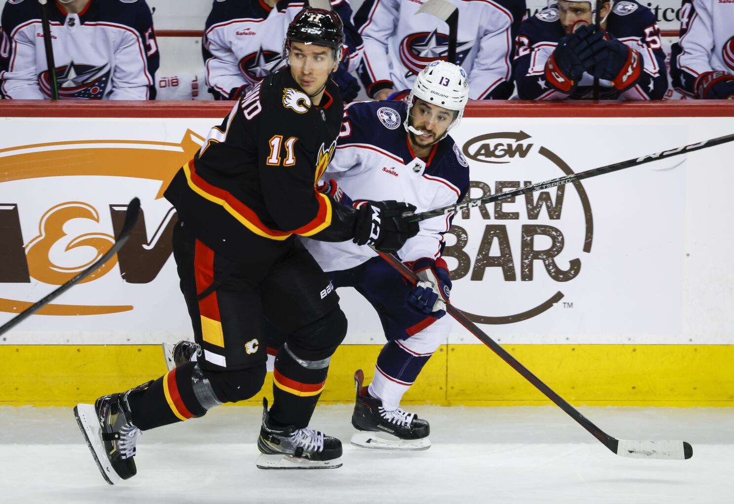 Columbus Blue Jackets sign top free agent Johnny Gaudreau