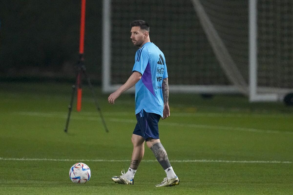 El delantero argentino Lionel Messi durante un entrenamiento en Doha, Qatar, 