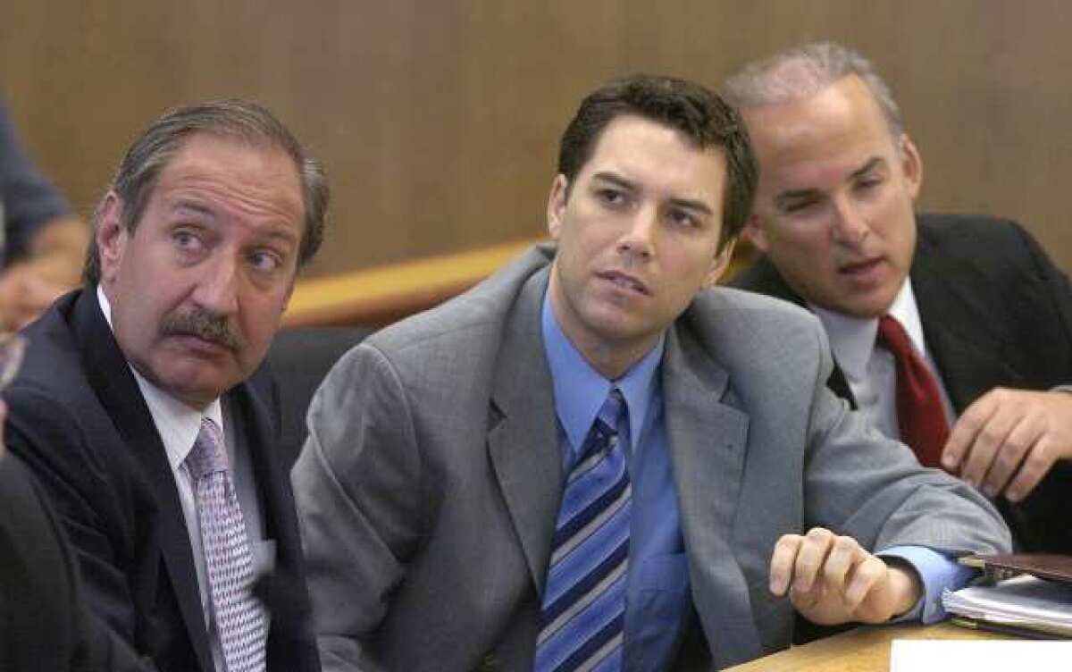 Scott Peterson in suit and tie with his legal team in court