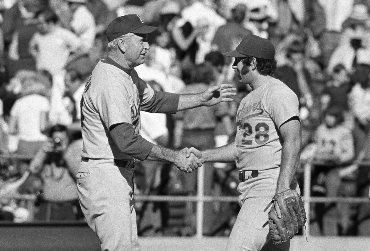 Walt Alston congratulates Mike Marshall after the Dodgers defeated the Pirates in Game 2 of the 1974 NLCS.
