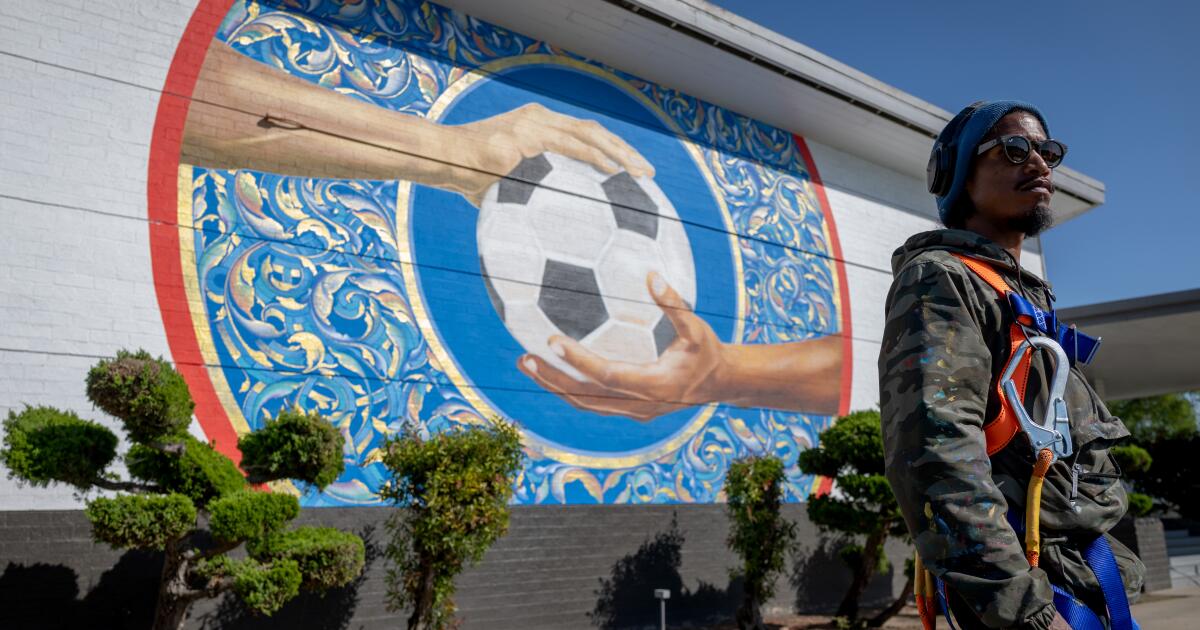 Les artistes et la communauté accueillent la Coupe du monde à Inglewood avec des photos et plus encore