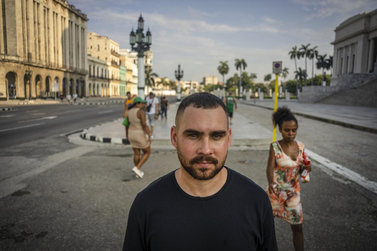 Elián González posa para una foto en La Habana, Cuba, 