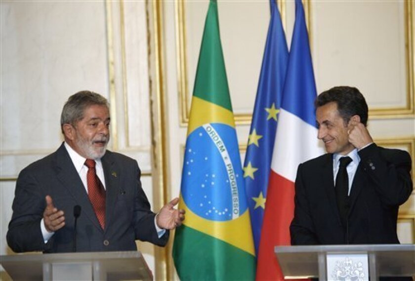 Brazil's President Luiz Inacio Lula da Silva, left, and French President Nicolas Sarkozy attend a joint press conference at the Elysee Palace in Paris,Wednesday April 1, 2009. Sarkozy and Lula da Silva urged greater regulation of the world's financial markets and vowed Wednesday to work together toward such measures at the upcoming G-20 summit. (AP Photo/Jacques Brinon)
