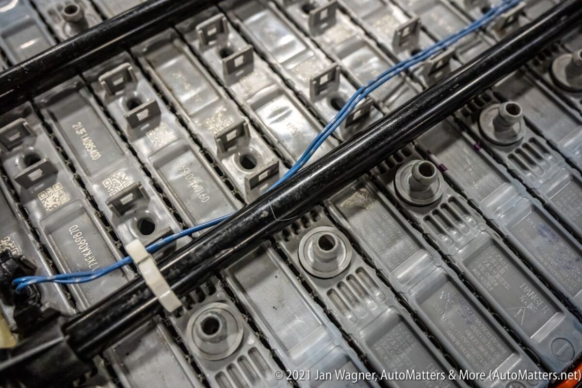 Individual battery modules with serial numbers
