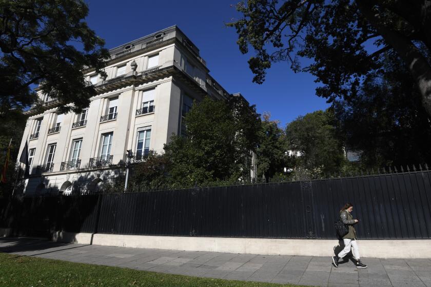 La embajada de España se encuentra en el barrio de Palermo de Buenos Aires, Argentina, el lunes 20 de mayo de 2024. (AP Foto/Gustavo Garello)
