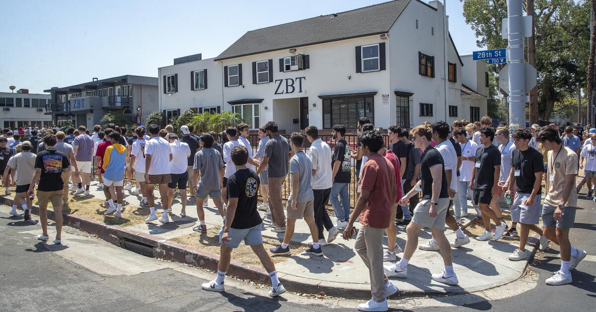 College Rushing Fraternities USC break-away fraternities make own rules, defy university - Los ...