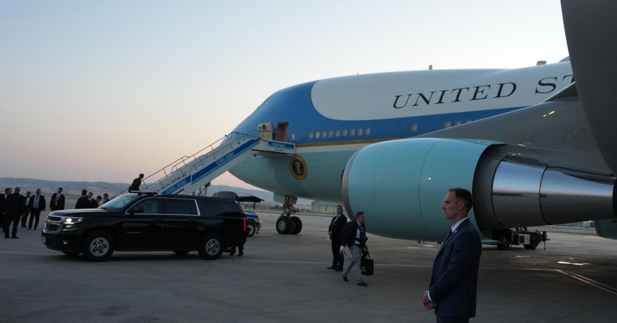 Trump est revenu de Turquie à bord d’un vieil Air Force One, pas d’un avion du Qatar