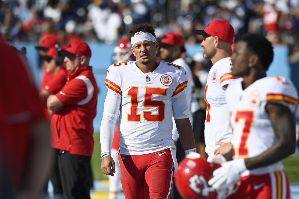 NFL World Reacts To Patrick Mahomes, Joe Burrow Handshake - The Spun:  What's Trending In The Sports World Today