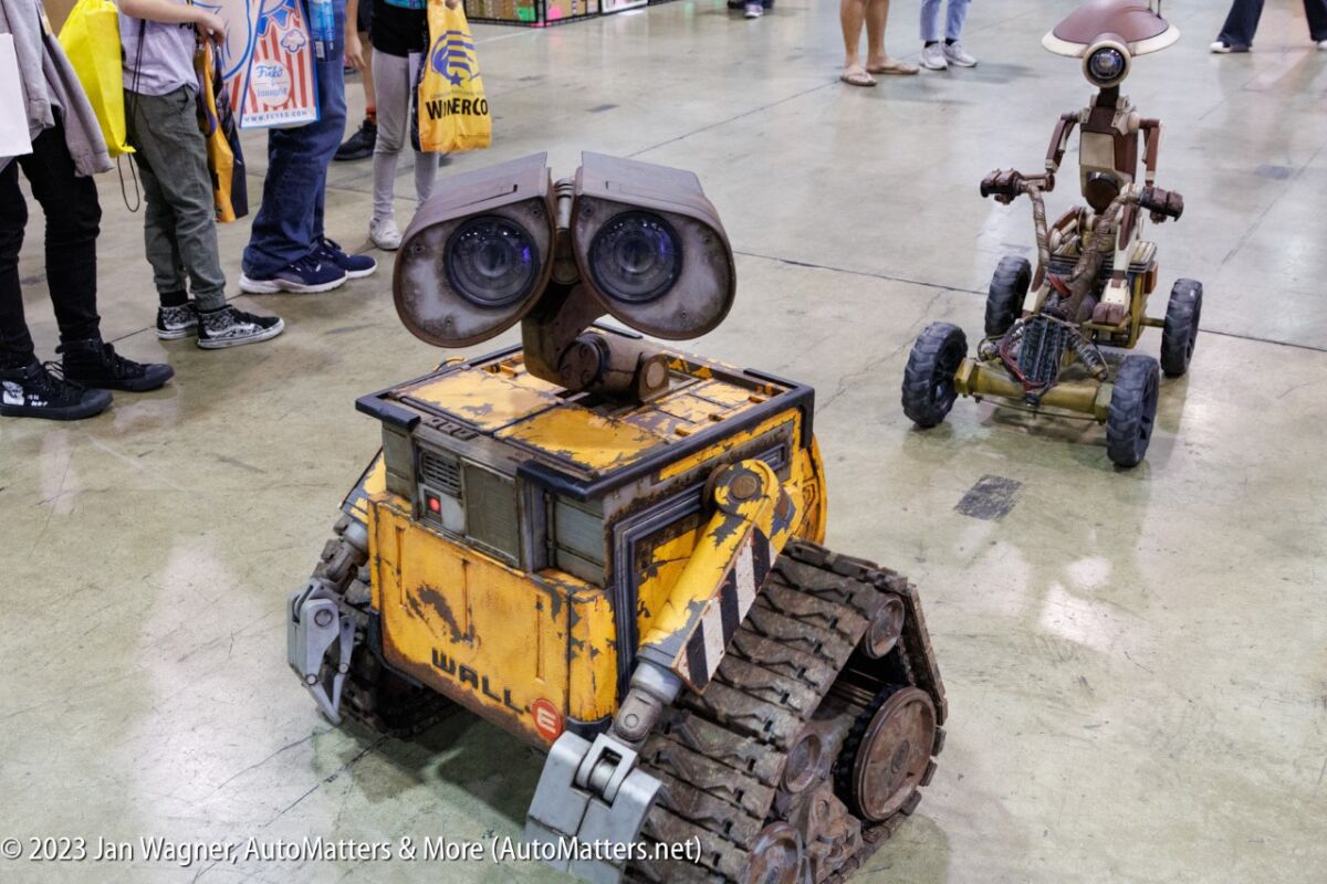 Wall-E and friend entertaining attendees.