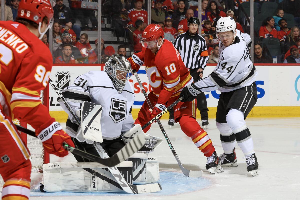 Calgary's Jonathan Huberdeau tries to position himself for a rebound in front of Kings goaltender David Rittich.