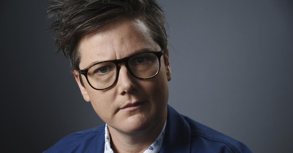 Hannah Gadsby Shreds Netflixs Sarandos Over Chappelle Drama Los Angeles Times