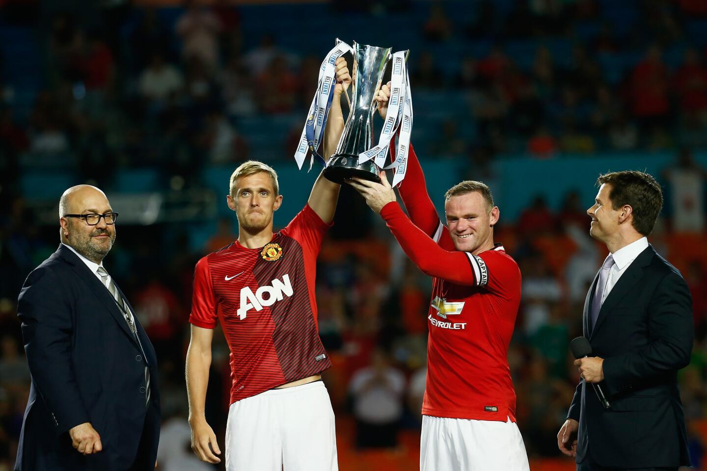 MIAMI GARDENS, FL - AUGUST 04: (L) Darren Fletcher #24 of Manchester United and (R) Wayne Rooney #10 of Manchester United lift the trophy following their 3-1 vicotory over Liverpool in the Guinness International Champions Cup 2014 Final at Sun Life Stadium on August 4, 2014 in Miami Gardens, Florida. (Photo by Chris Trotman/Getty Images) ORG XMIT: 479915401