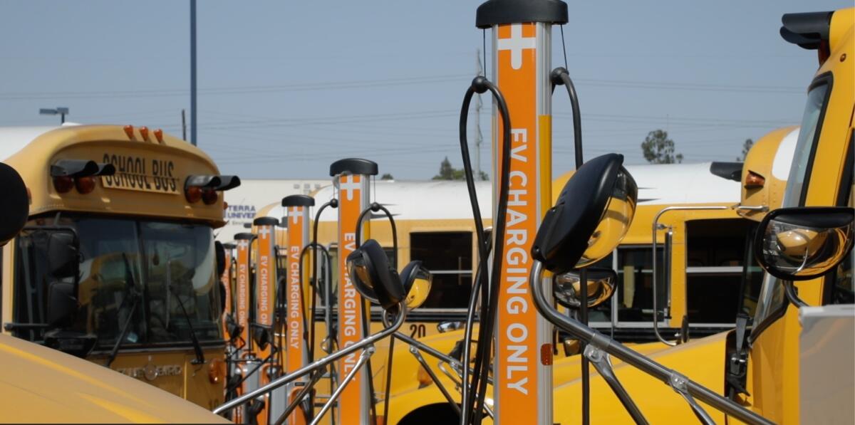 Actualmente, 45 de los 90 autobuses escolares del Distrito funcionan con diésel.