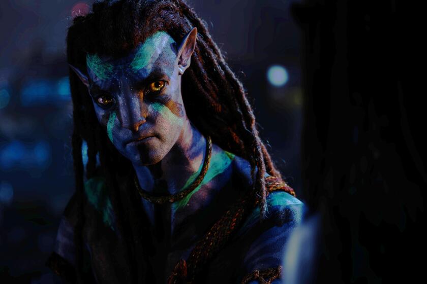 Esta imagen publicada por 20th Century Studios muestra a Sam Worthington, como Jake Sully, en una escena de "Avatar: The Way of Water".