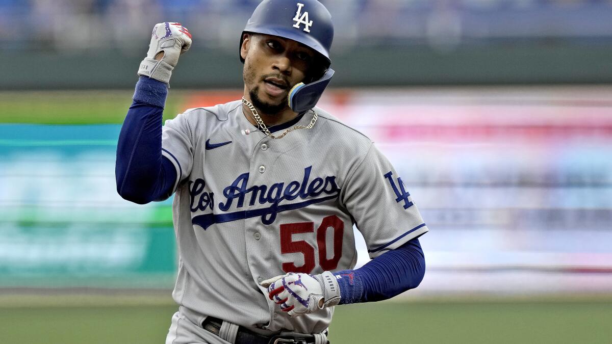 Mookie Betts Starts at SS, Homers, Drives in 4 as Dodgers Beat Cubs 7-3 –  NBC Los Angeles
