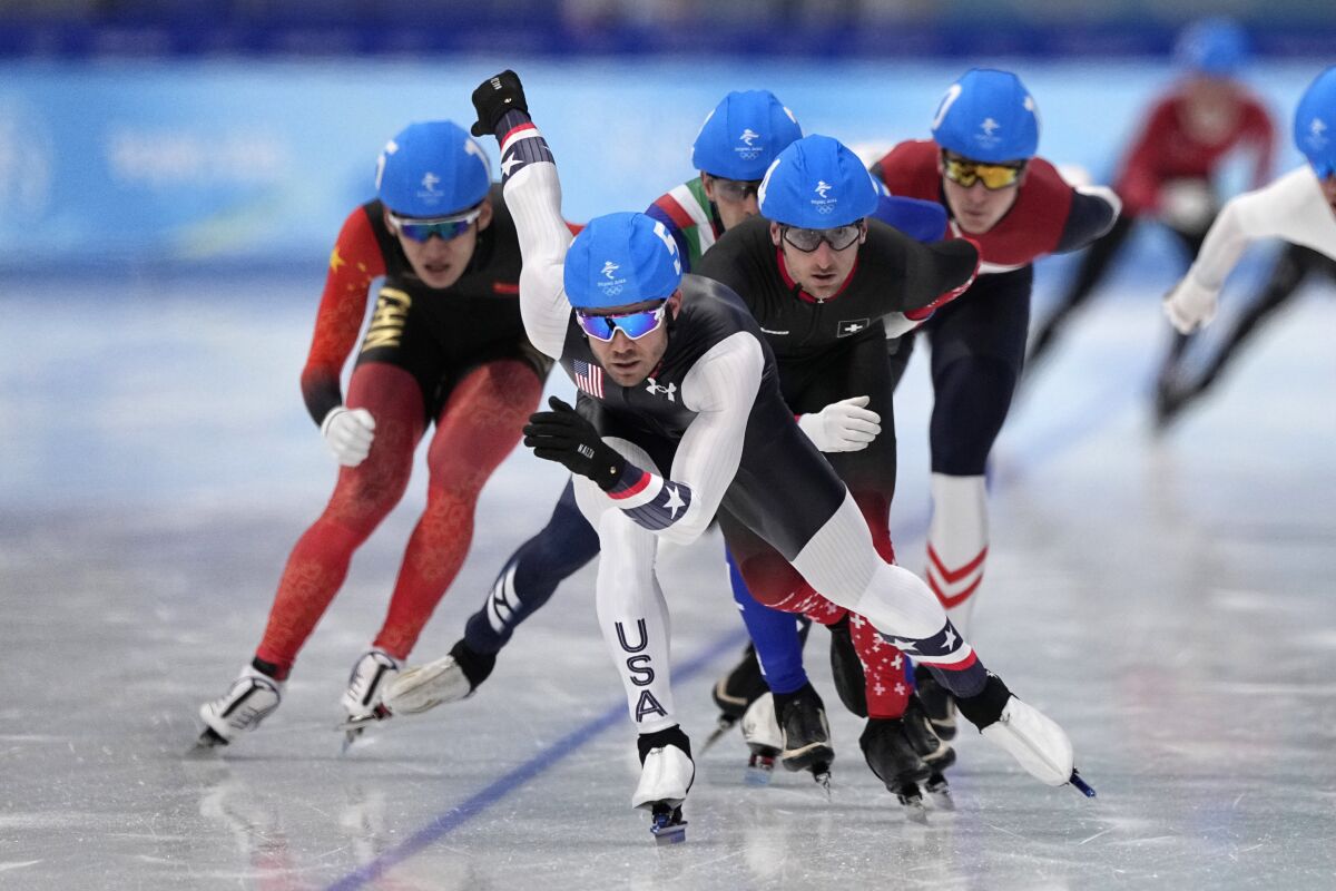 Joey Mantia, of the U.S., competes with a crowd during the men's speedskating mass start semifinals 