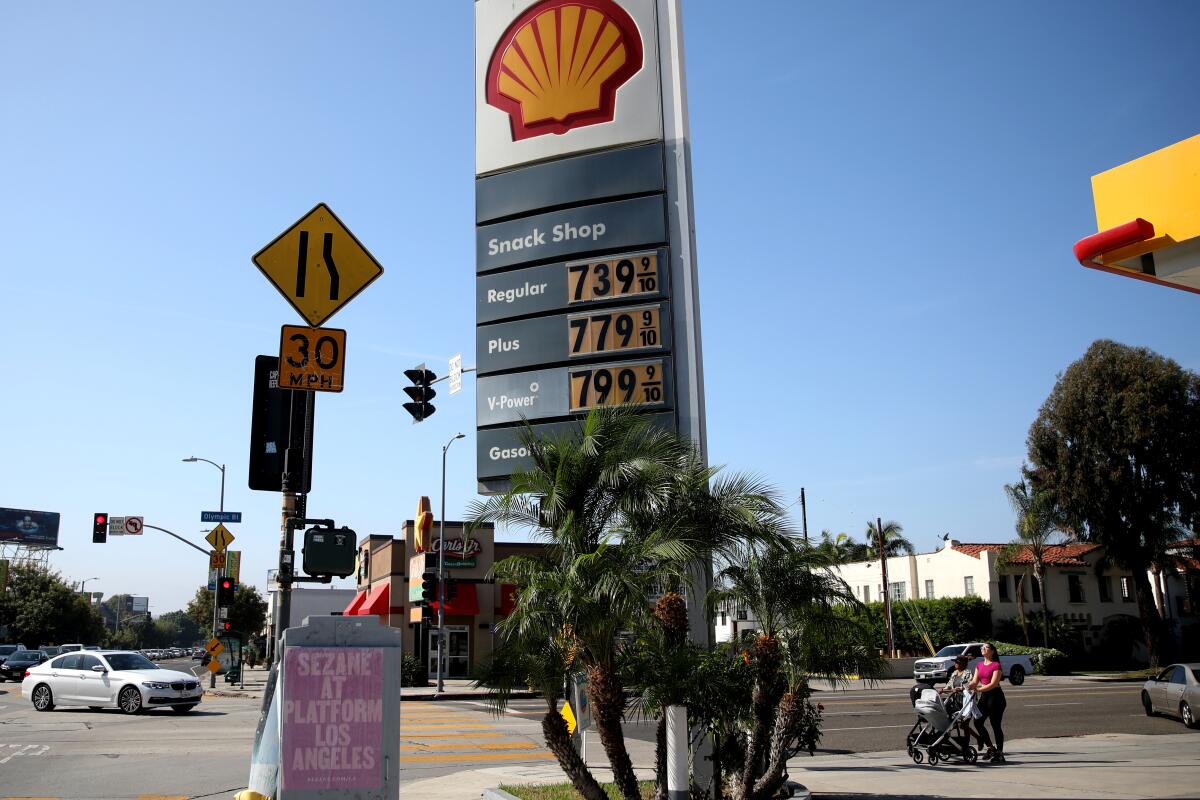 Shell gas station in Los Angeles 