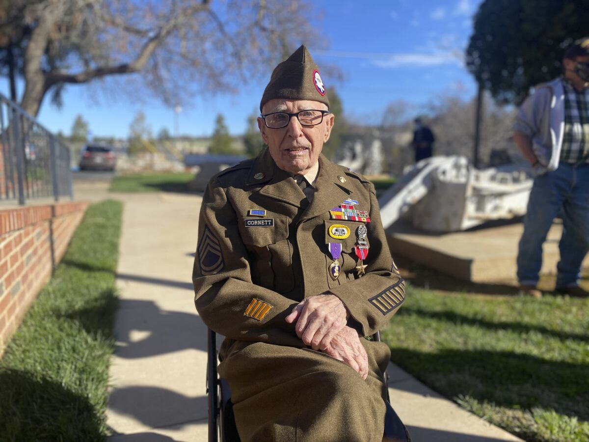 Héroe en II Guerra Mundial recibe medallas 77 años después - Los Angeles  Times