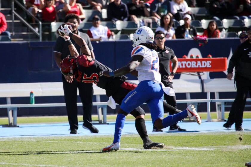 San Diego State wide receiver Jesse Matthews catches a pass Friday against Boise State.