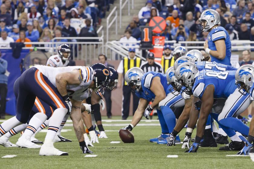 The Chicago Bears and the Detroit Lions line up for a snap during the second half of the Lions' win Thursday.