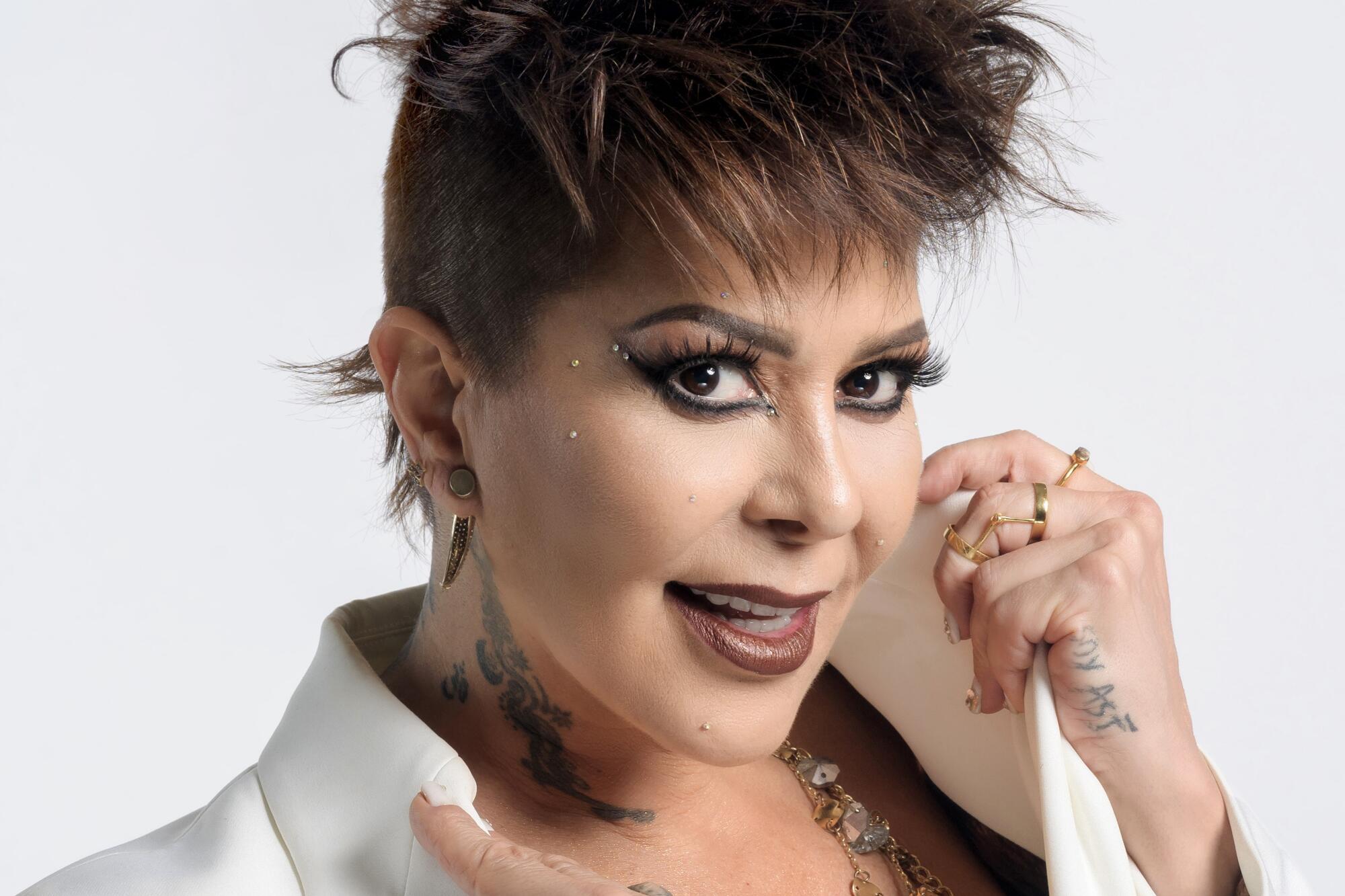 Alejandra Guzmán promete regresar a sus raíces en residencia de Las Vegas - Los Angeles Times