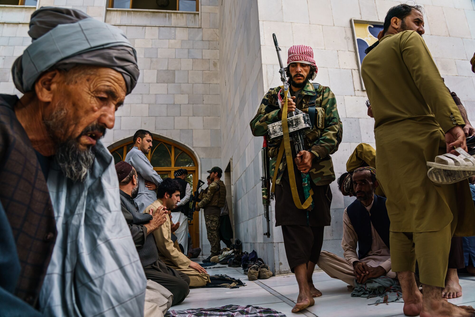 Taliban fighters pray at the Pul-I-Khishti Mosque in Kabul