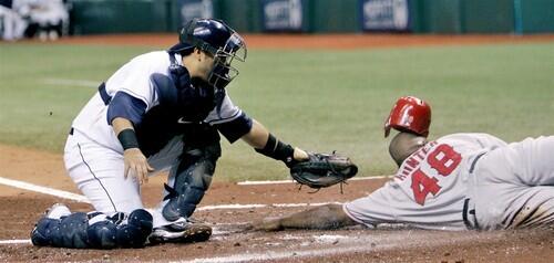 Dioner Navarro, Torii Hunter