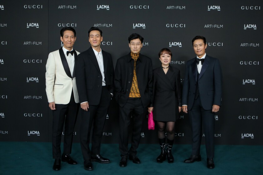 "Jeu de calmar" les acteurs Lee Jung-jae et Park Hae-soo, le créateur Hwang Dong-hyuk, le producteur Kim Ji-yeon et l'acteur Lee Byung-hun.