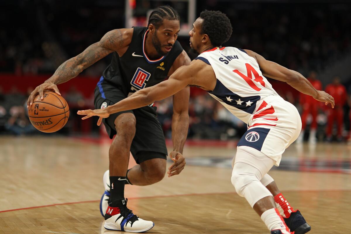 Clippers forward Kawhi Leonard dribbles in front of Washington Wizards guard Ish Smith.
