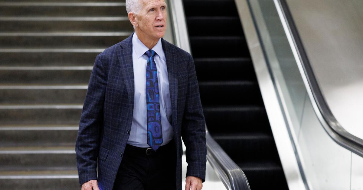 O Congresso está analisando o plano de retirada de Trump enquanto a guerra no Irã continua