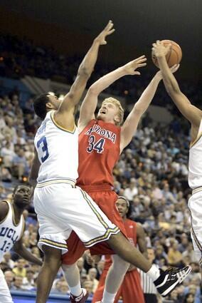 Chase Budinger, Josh Shipp block